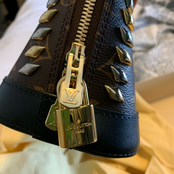 Authentic Louis Vuitton metal studded Alma BB - Picture 5 of 15